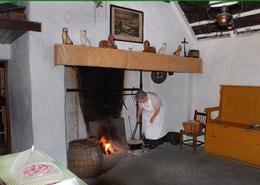 The Clare Gallery. Baking with hot turf,  Bunratty Heritage Park - Co. Clare 