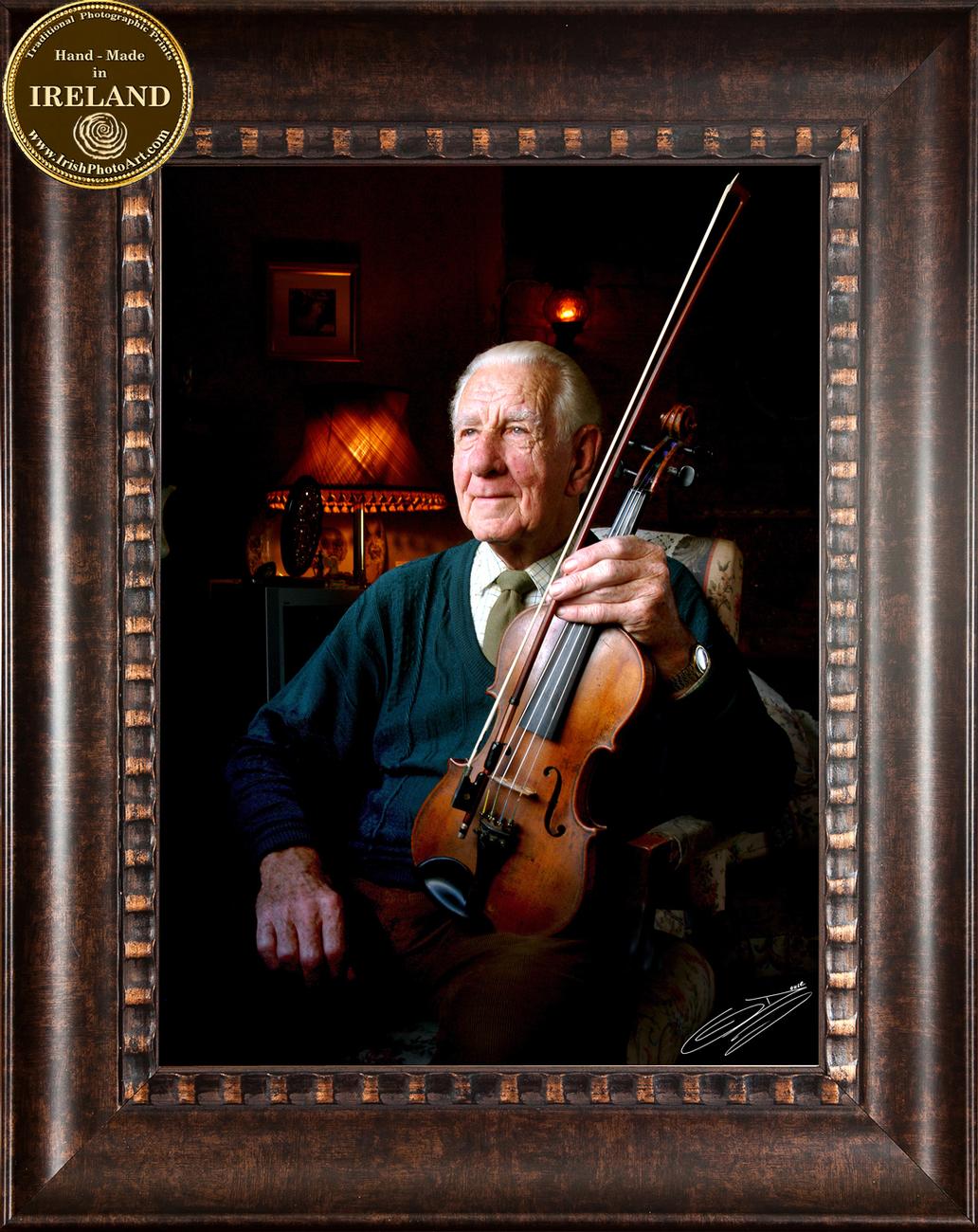 Renowned Irish Fiddle player  Ben Lennon